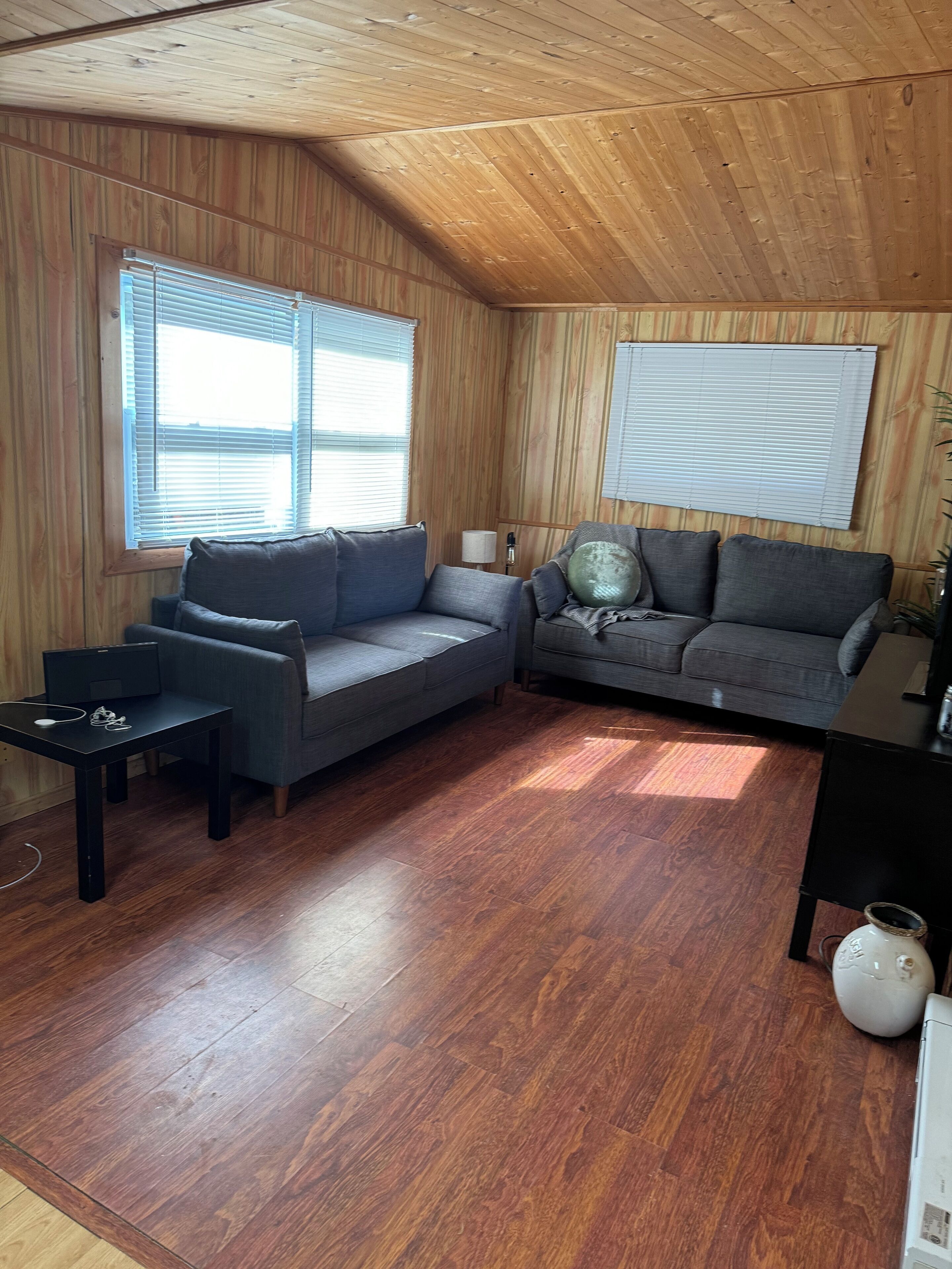 Relaxing 3-bedroom Riverfront Cottage With Stunning Views - Kawartha Lakes
