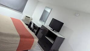TV - Evergreen Inn Portland Airport (Portland)