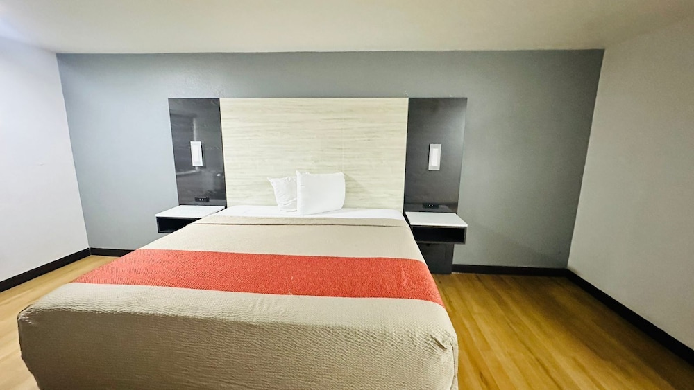 Evergreen Inn & Suites Portland Airport photo 2