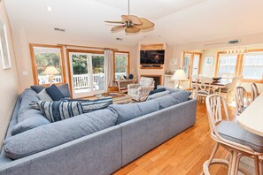 TV, fireplace, DVD player, books