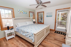 6 bedrooms, desk, iron/ironing board, travel crib