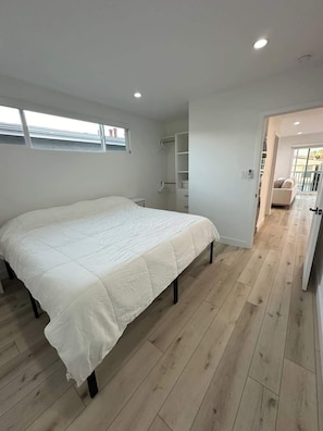 2 bedrooms, iron/ironing board, WiFi, bed sheets - Manhattan Beach Modern Panoramic Sea View (Manhattan Beach)