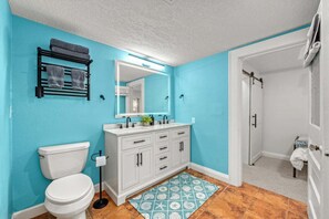 Doccia, asciugacapelli, asciugamani