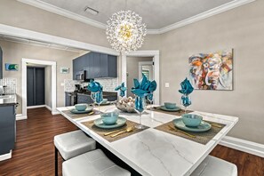 Fridge, microwave, oven, stovetop - Vintage Downtown Escape, Heated Cocktail Pool, Tiki Bar & Walk to City of Sarasota (Sarasota)