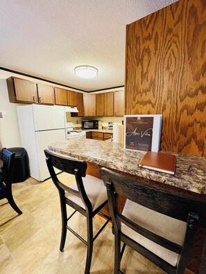 Fridge, microwave, oven, stovetop - Slope Side Getaway I Alpen Villas at Powderhorn Mountain (Bessemer Township)