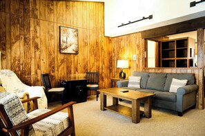 Smart TV, fireplace, video games, offices - Alpen Villa Winter Escape at Powderhorn Mountain (Bessemer)