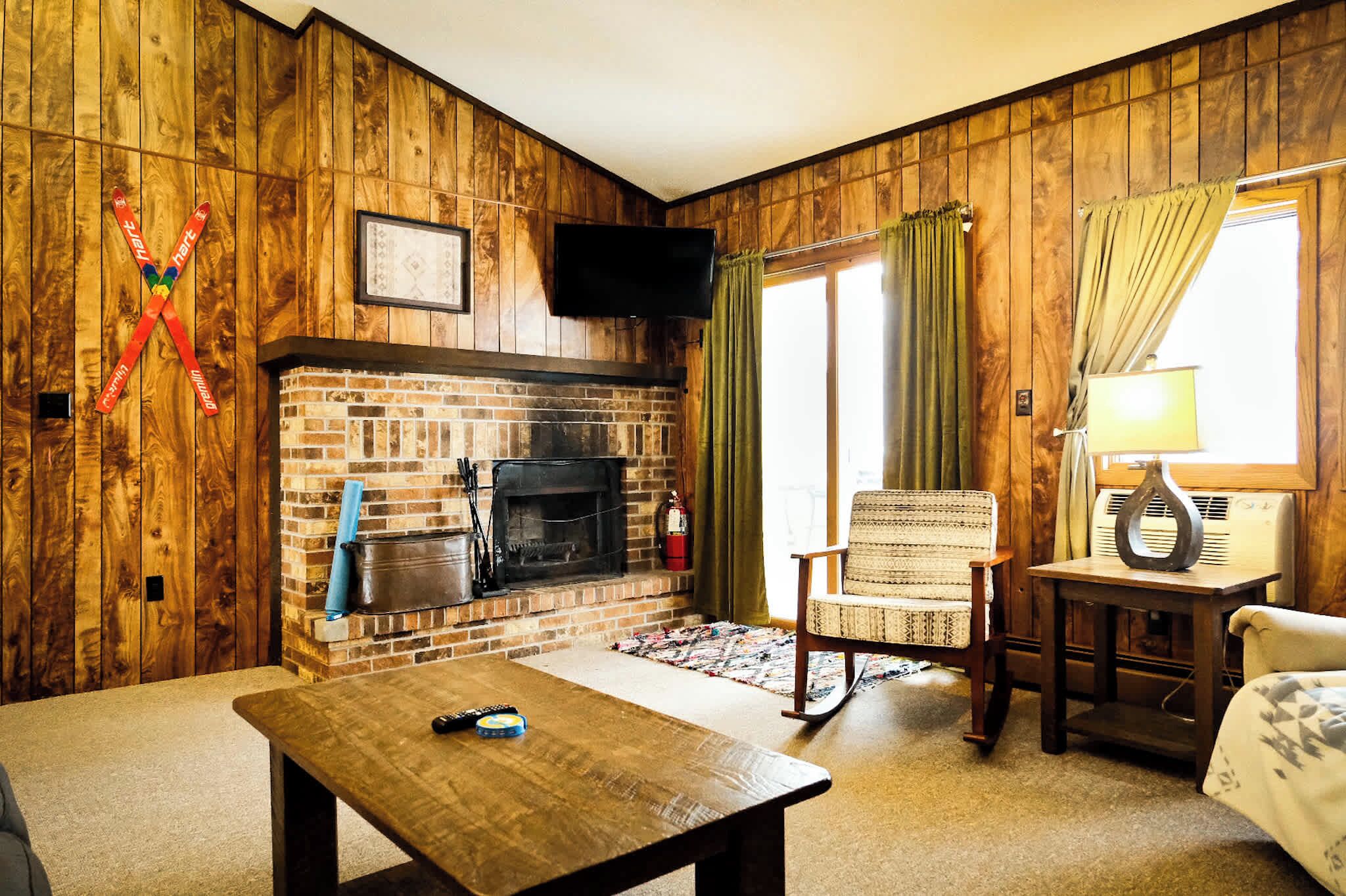 Smart TV, fireplace, video games, offices