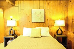 2 bedrooms, iron/ironing board, travel crib, free WiFi - Alpen Villa Winter Escape at Powderhorn Mountain (Bessemer)