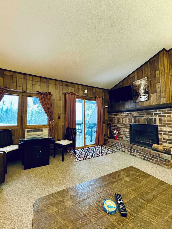 Smart TV, fireplace, video games, offices