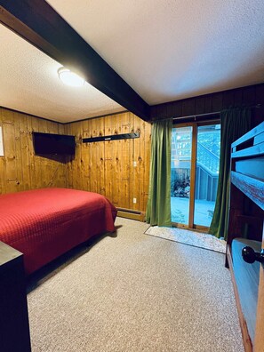 2 bedrooms, iron/ironing board, travel cot, WiFi