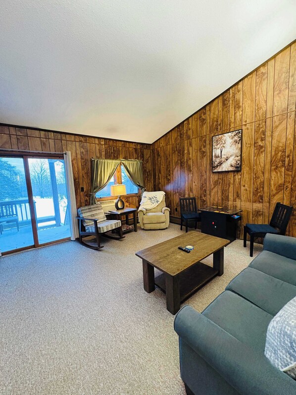 Smart TV, fireplace, video games, offices