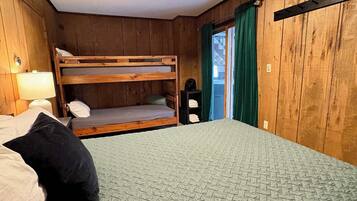 2 habitaciones, tabla de planchar con plancha, cuna de viaje y wifi