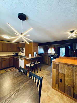 Interior - Winter Ski Hangout I Alpen Villas at Powderhorn Mountain (Bessemer)