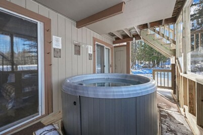 Summer Hangout I Alpen Villas at Powderhorn Mountain