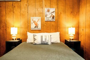 2 bedrooms, iron/ironing board, travel cot, WiFi - Ultimate Winter Get Away I Alpen Villas at Powderhorn Mountain (Bessemer Township)