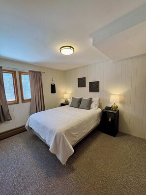 2 bedrooms, iron/ironing board, travel crib, WiFi - Winter Vacation Wonderland I Alpen Villas at Powderhorn Mountain (Bessemer Township)