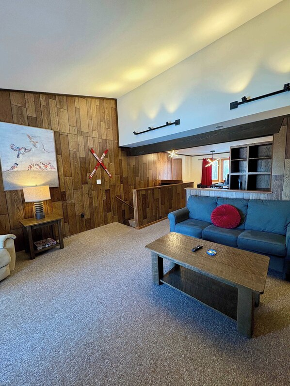 Smart TV, fireplace, video games, offices - Winter Vacation Wonderland I Alpen Villas at Powderhorn Mountain (Bessemer Township)