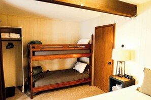 2 soverom, strykejern/-brett, reiseseng for barn og wi-fi