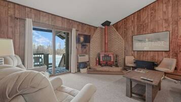Smart TV, fireplace, video games, offices