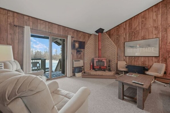 TV connectée, cheminée, jeux vidéo, espaces bureaux