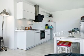 Fridge, microwave, oven, stovetop - Glücksinsel Norddeich - 70sqm vacation apartment for up to 2 persons with garden and (Norddeich)