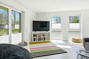 TV - Glücksinsel Norddeich - 70sqm vacation apartment for up to 2 persons with garden and (Norddeich)