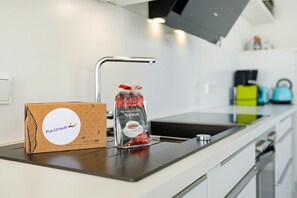 Fridge, microwave, oven, stovetop - Glücksinsel Norddeich - 70sqm vacation apartment for up to 2 persons with garden and (Norddeich)