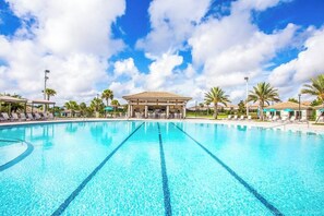 Piscine extérieure, piscine chauffée