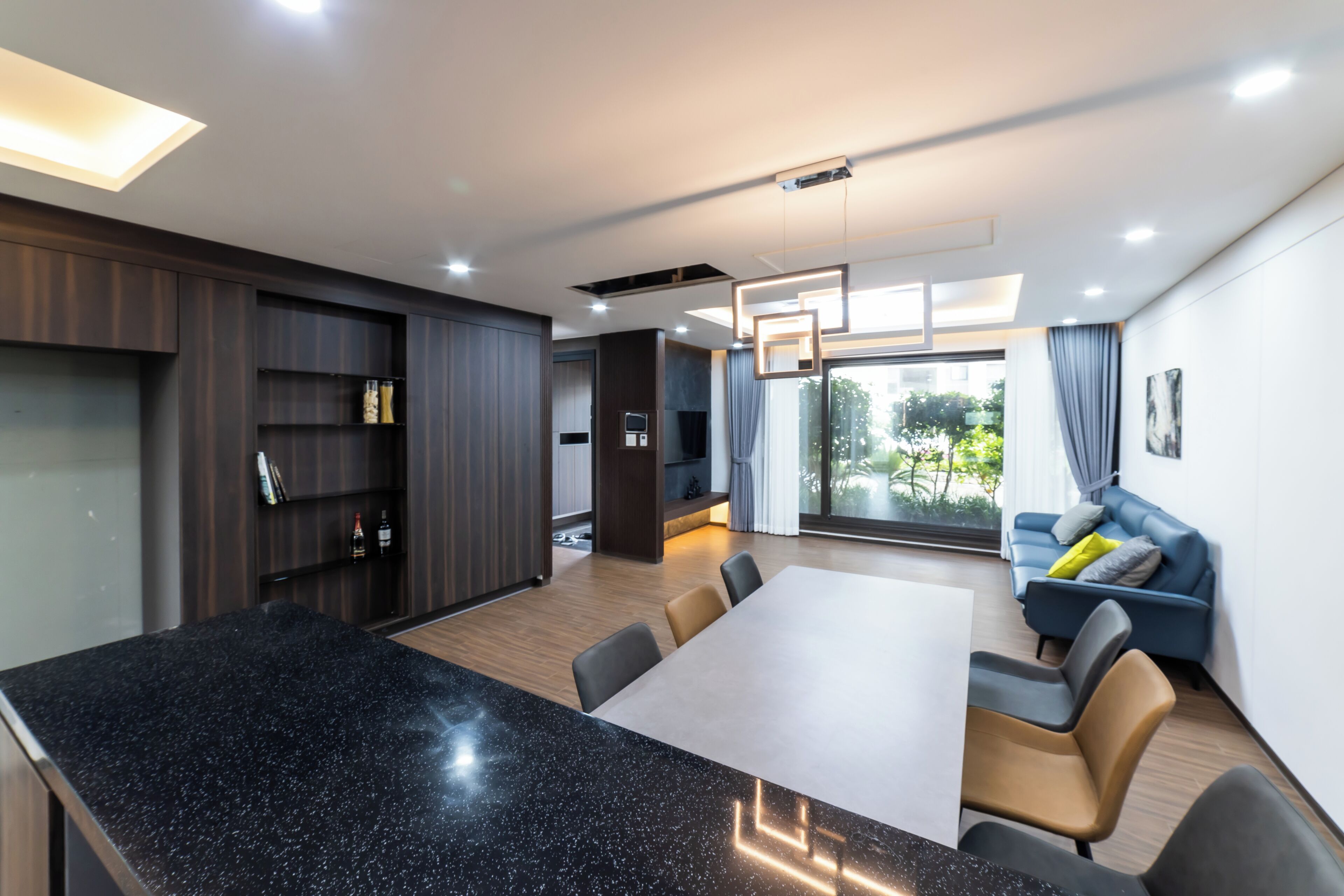 F Dong 101 Ho (60 Ping) | Living area | 50-inch flat-screen TV with cable channels, heated floors