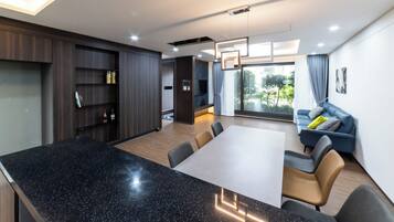 F Dong 101 Ho (60 Ping) | Living area | 50-inch flat-screen TV with cable channels, heated floors