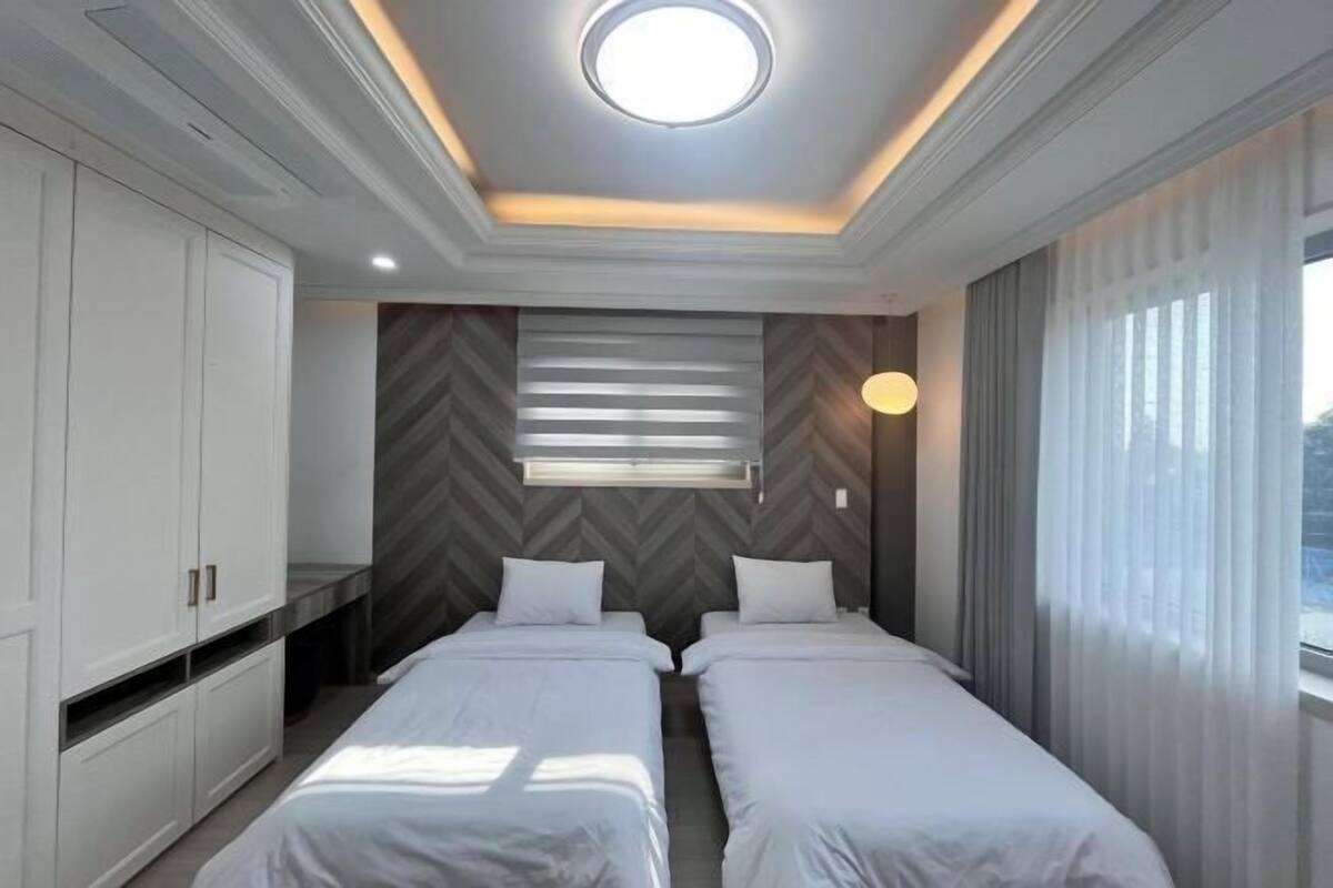 Individually decorated, soundproofing, free WiFi, bed sheets