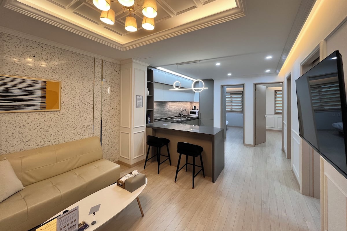 Quarto casal econômico, vista para o jardim | Área de estar | TV de tela plana 50 polegadas com canais a cabo, pisos aquecidos