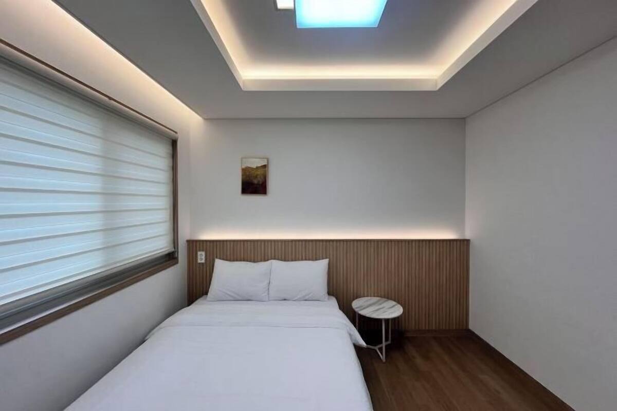 Individually decorated, soundproofing, free WiFi, bed sheets