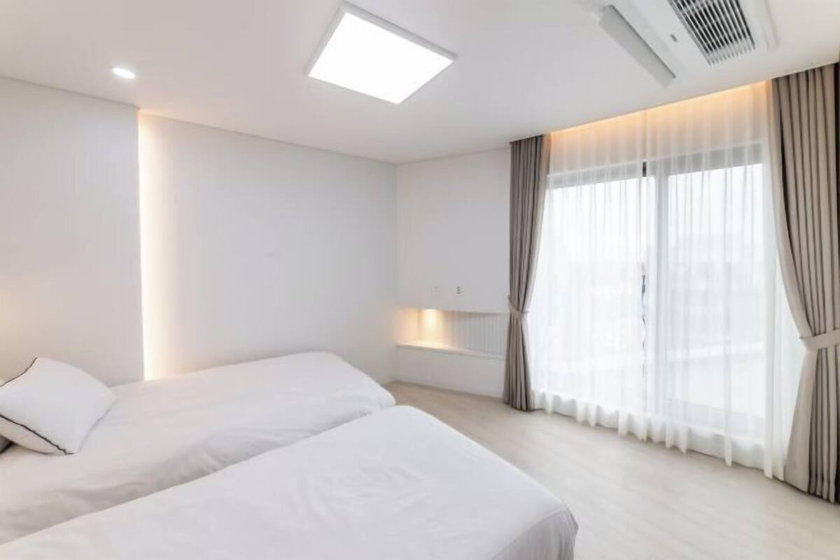 Individually decorated, soundproofing, free WiFi, bed sheets