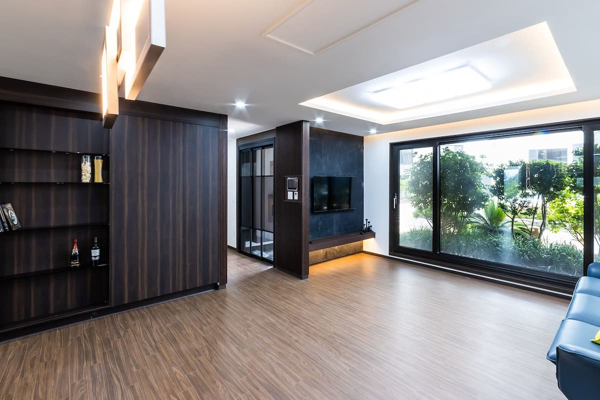 Quarto quádruplo luxo, vista para o jardim | Área de estar | TV de tela plana 50 polegadas com canais a cabo, pisos aquecidos