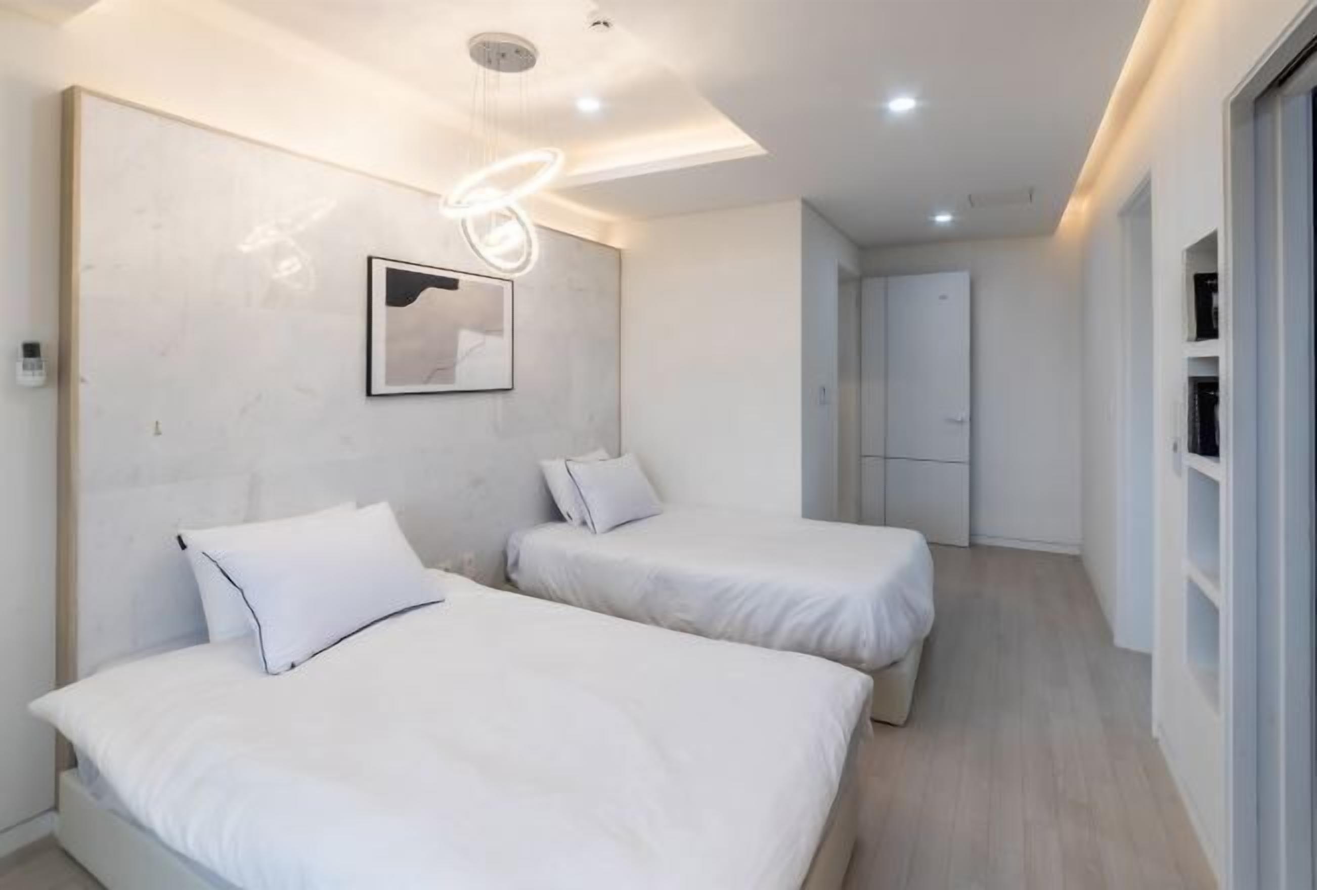 Individuell inredning, ljudisolering, gratis wi-fi och sängkläder