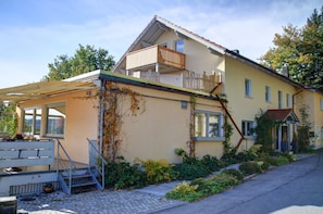 Exterior - Ideales Gruppenhaus mit Komfortabler Ausstattung (Regen)