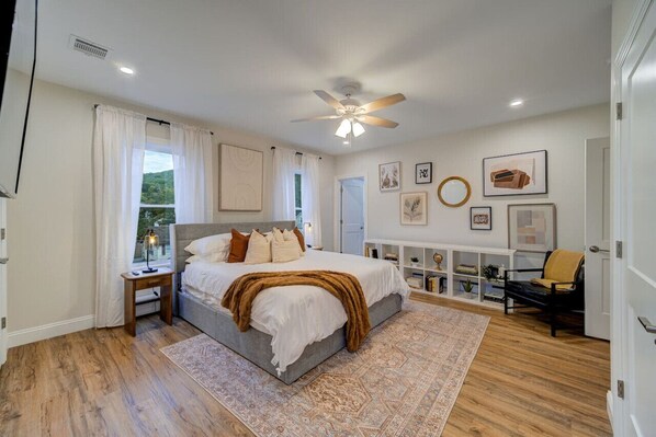 3 bedrooms, desk, iron/ironing board, free WiFi - Sleek Escape: Modern 3 BR- 4 Min from West Point ! (Highland Falls)