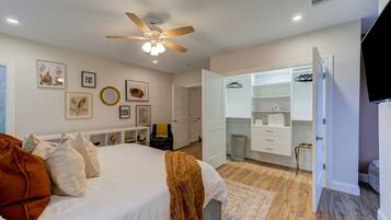 3 camere, una scrivania, ferro/asse da stiro, Wi-Fi gratuito