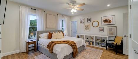 3 makuuhuonetta, työpöytä, silitysrauta/-lauta, ilmainen Wi-Fi