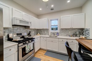 Fridge, microwave, oven, stovetop - Room for Everyone: Spacious 6BR West Point Retreat (Highland Falls)
