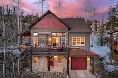 Downtown WP Cabin 120 I Private Hot Tub I Great Views I Bunk Room I Discounted Attractions