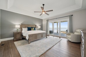 5 chambres, bureau, fer et planche à repasser, lit parapluie