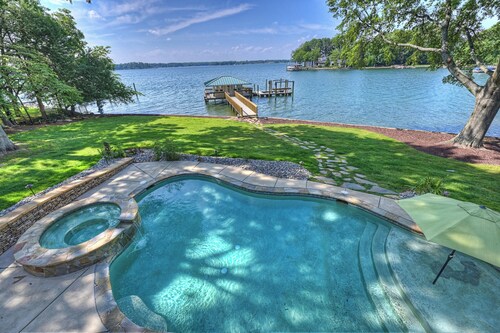 Lakeshore Lookout - Amazing Long Range Views, Pool, Hot Tub, Fire Pit, Theatre Room and much more!