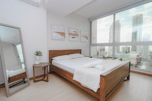 3 chambres, fer et planche à repasser, Wi-Fi, draps fournis