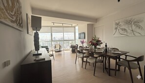 Dining - Luxury 2BR Cityview apt, parking and balcony (Panamá)