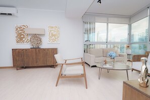 TV - Luxury 2BR Cityview apt, parking and balcony (Panamá)