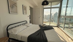 3 quartos, ferros/tábuas de passar roupa, Wi-Fi, roupa de cama