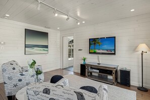 Smart TV - Stunning Home minutes to beach! (Sanibel)