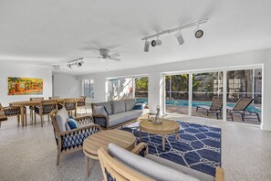 Interior - Stunning Home minutes to beach! (Sanibel)
